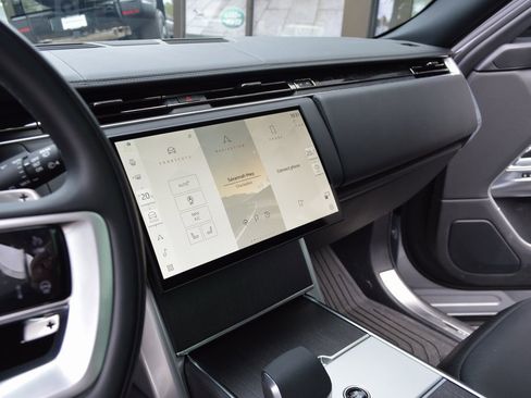 Used 2025 Land Rover Range Rover SE image 20