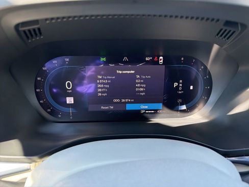 Used 2023 Volvo XC60 B5 Plus image 9