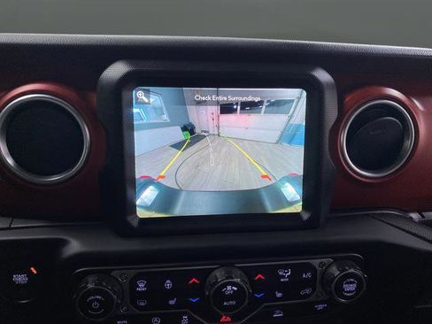 Used 2023 Jeep Gladiator Rubicon w/ Cold Weather Group image 15