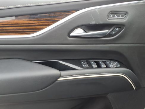 Used 2023 Cadillac Escalade Premium Luxury image 19