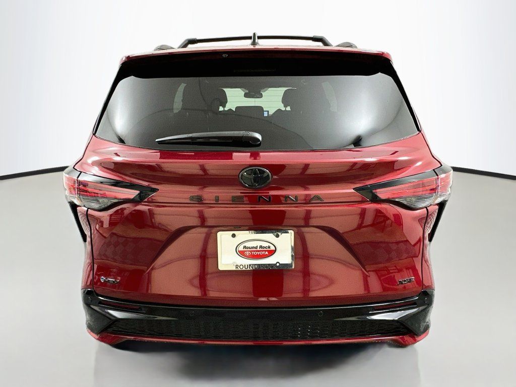 Used 2026 Toyota Sienna XSE FWD image 6