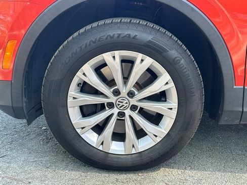 Used 2018 Volkswagen Tiguan SE w/ Panoramic Sunroof Package image 29