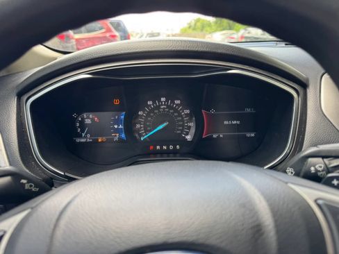 Used 2019 Ford Fusion SE FWD image 33