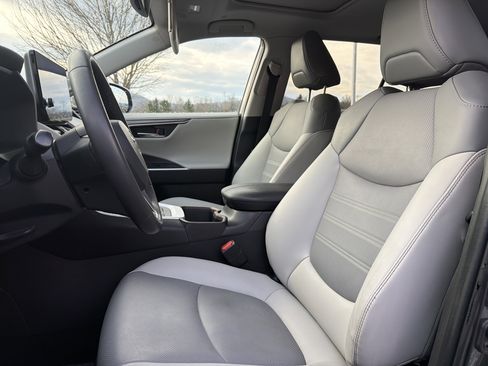 Used 2023 Toyota RAV4 Limited image 11