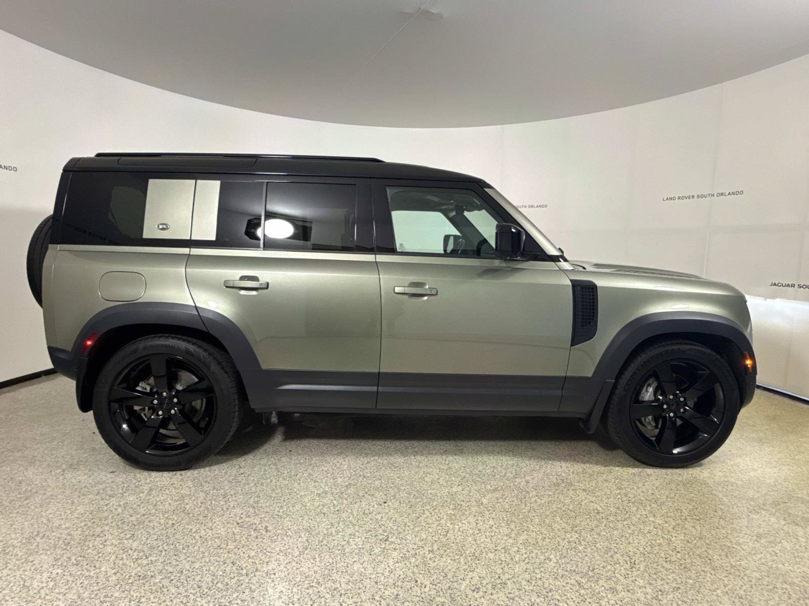 Used 2020 Land Rover Defender 110 SE AWD/4WD image 6