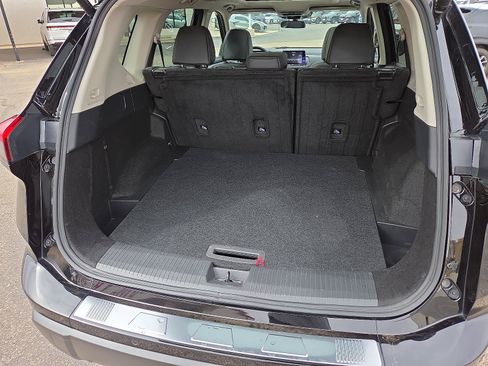 Used 2025 Nissan Rogue SV w/ SV Premium Package FWD image 8