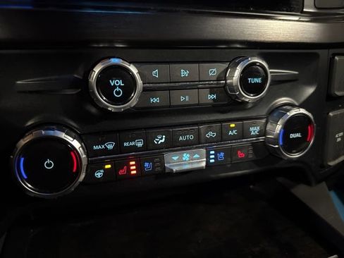 Used 2023 Ford F250 Lariat w/ Sport Appearance Package AWD/4WD image 15