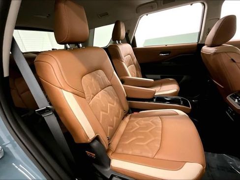 New 2026 Nissan Pathfinder Platinum image 36