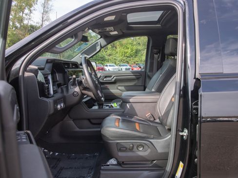 Used 2024 GMC Sierra 1500 AT4 w/ Technology Package AWD/4WD image 23