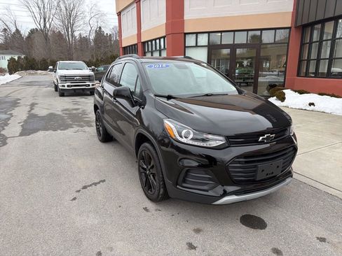 Used 2018 Chevrolet Trax LT w/ Sun & Sound Package AWD/4WD image 9