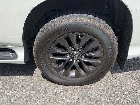 Used 2023 Lexus GX 460 Premium w/ Premium Package image 12