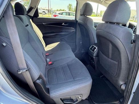 Used 2020 Kia Sorento LX FWD image 7
