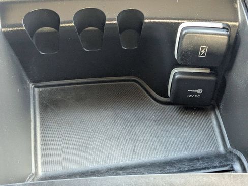Used 2024 Chrysler Pacifica Limited FWD image 25