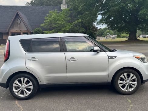 Used 2014 Kia Soul + w/ Audio Package FWD image 9