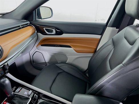 Used 2024 Jeep Compass Limited image 21