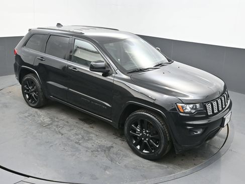 Used 2019 Jeep Grand Cherokee Altitude image 30