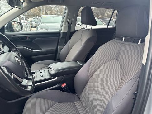 Used 2023 Toyota Highlander LE image 16