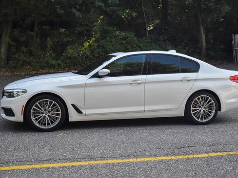 Used 2020 BMW 530i w/ Convenience Package image 3