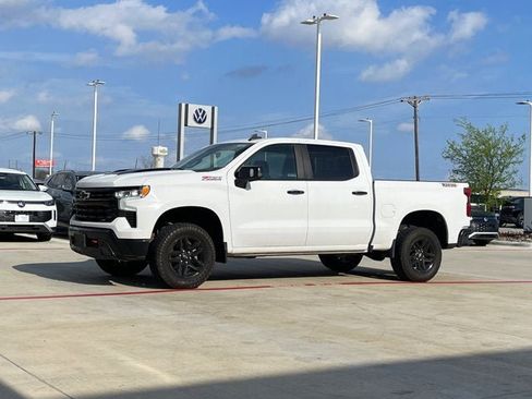 Used 2023 Chevrolet Silverado 1500 LT Trail Boss w/ LT Trail Boss Premium Package AWD/4WD image 2
