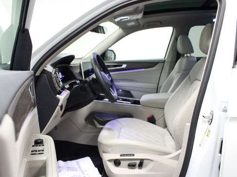 Used 2025 Volkswagen Atlas SEL Premium R-Line image 12