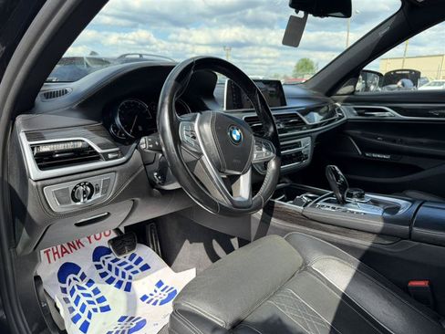 Used 2018 BMW 750i RWD image 9
