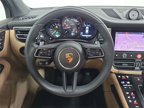 Used 2025 Porsche Macan image 14