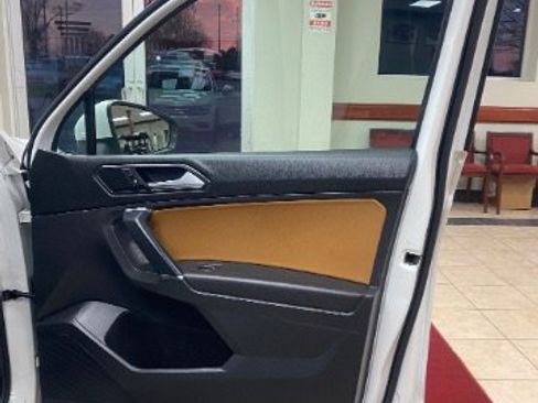 Used 2018 Volkswagen Tiguan SE image 12
