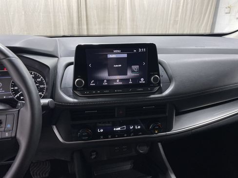 Used 2025 Nissan Rogue SV AWD/4WD image 10