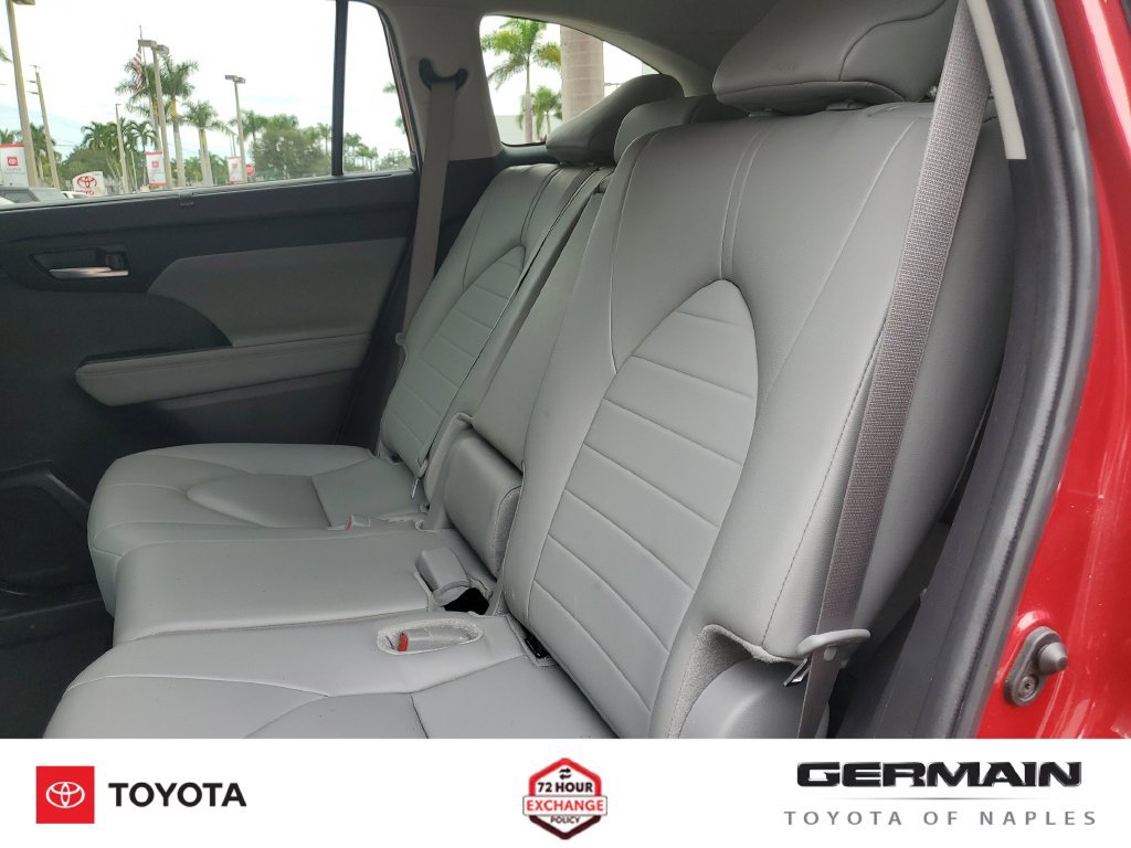 Used 2024 Toyota Highlander XLE FWD image 20