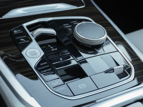 Certified 2025 BMW X7 xDrive40i image 27