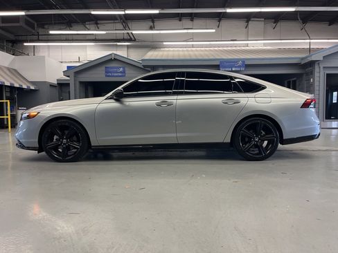 Used 2024 Honda Accord Sport image 4