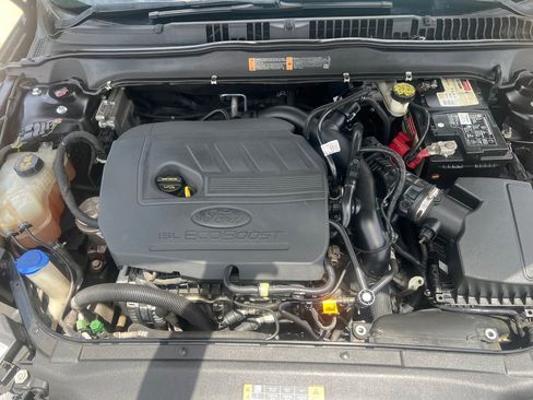 Used 2018 Ford Fusion SE w/ Fusion SE Technology Package FWD image 21