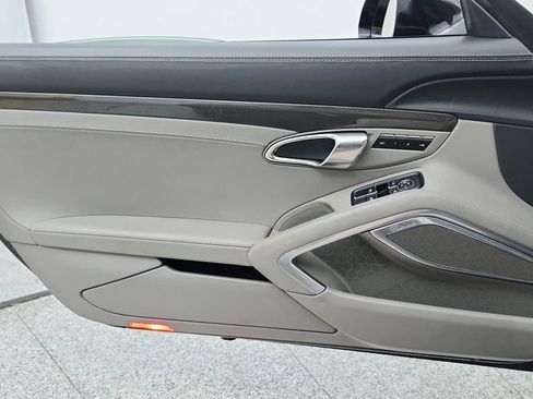 Used 2014 Porsche 911 Turbo S image 16
