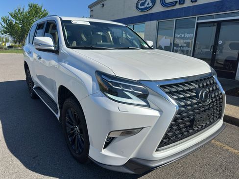 Used 2023 Lexus GX 460 Luxury w/ Sport Design Package image 2