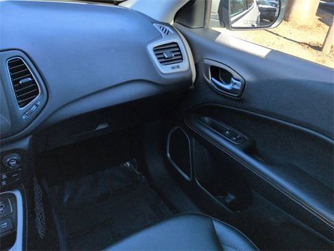 Certified 2021 Jeep Compass Latitude image 16