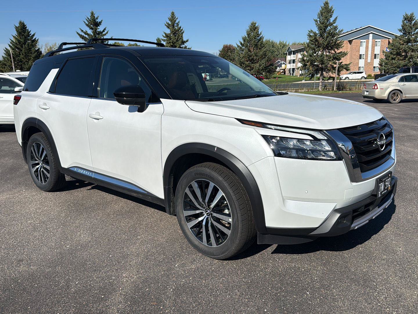Used 2025 Nissan Pathfinder Platinum AWD/4WD image 5