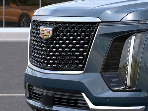 New 2026 Cadillac Escalade Luxury w/ Touring Package AWD/4WD image 13