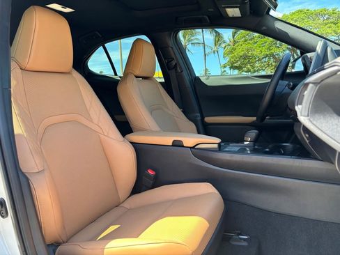 Used 2025 Lexus UX 300h AWD image 7
