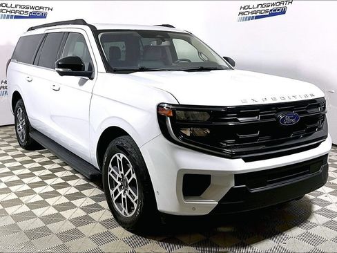 Used 2025 Ford Expedition Max Active AWD/4WD image 3