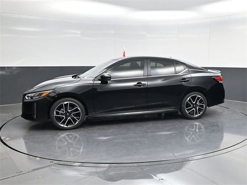 Used 2025 Nissan Sentra SR w/ SR Premium Package image 6