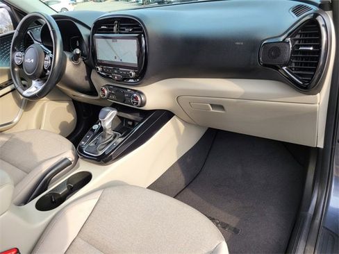 Used 2023 Kia Soul EX image 17