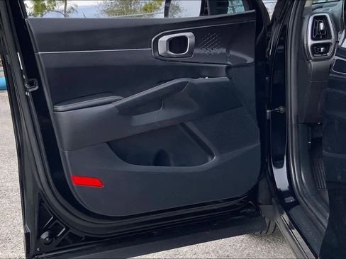 Used 2023 Kia Sorento LX image 20