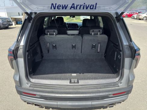 Used 2025 Chevrolet Traverse LT image 6