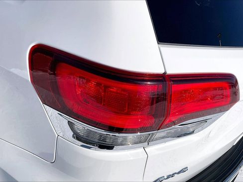 Certified 2022 Jeep Grand Cherokee Limited image 27
