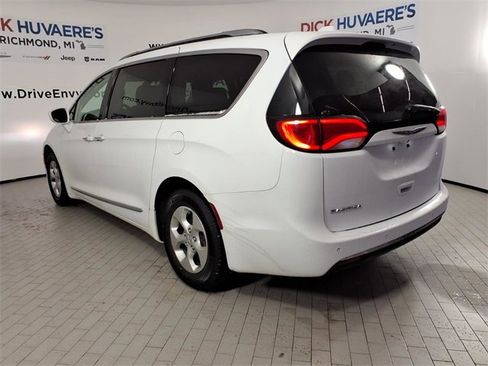 Used 2017 Chrysler Pacifica Touring-L Plus image 6