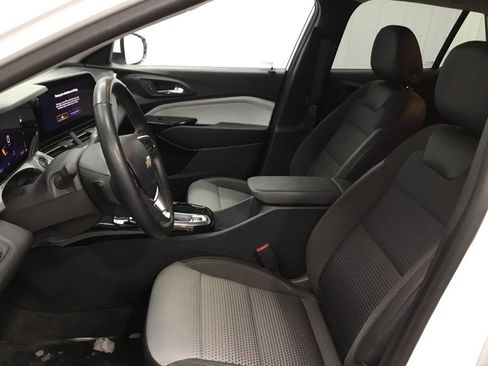Used 2024 Chevrolet Trax LT w/ Driver Confidence Package image 9