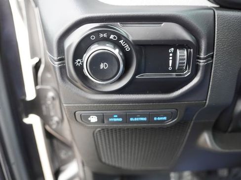 Used 2025 Jeep Wrangler Unlimited Sahara w/ Safety Group AWD/4WD image 24