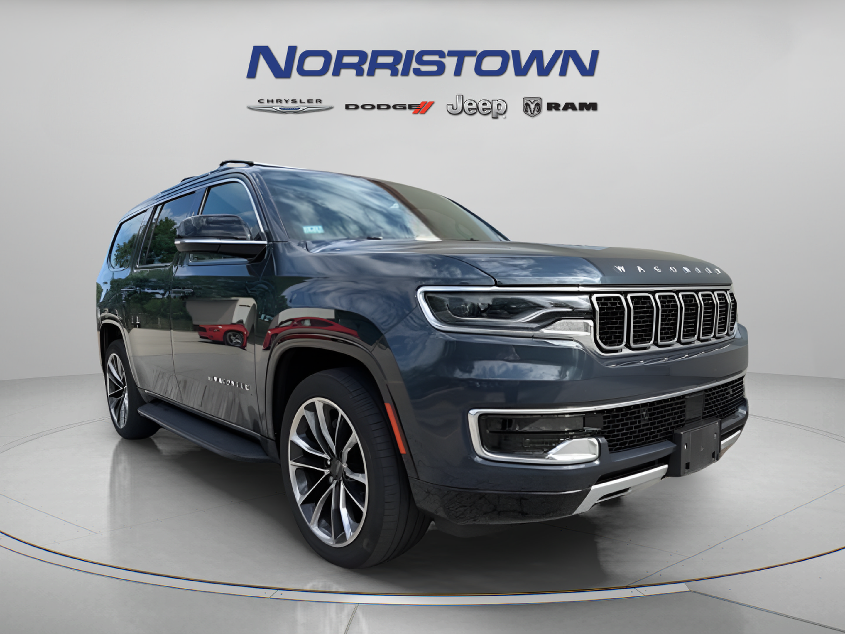 Used 2023 Jeep Wagoneer Series II w/ Premium Group I AWD/4WD image 2