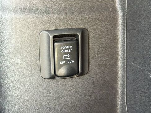 Used 2018 Mitsubishi Outlander 4WD Plug-In Hybrid image 13