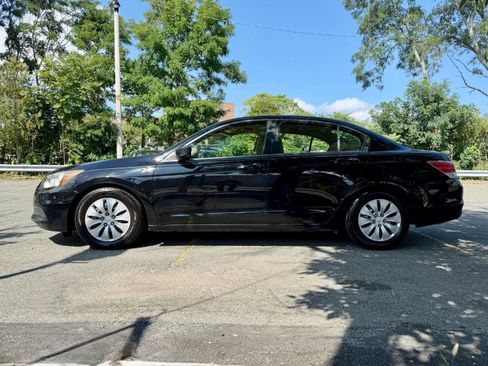 Used 2011 Honda Accord LX image 2